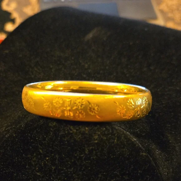 Vintage 14 Karat Gold Filled Bangle Bracelet - Picture 1 of 6